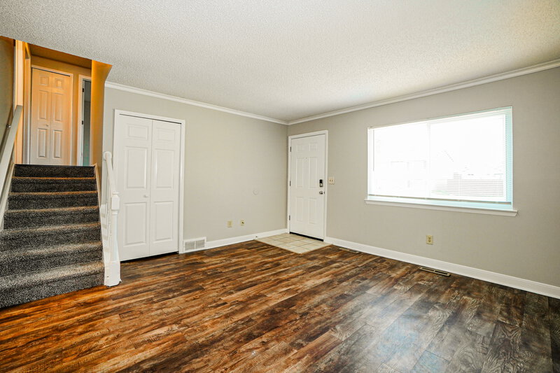 1,955/Mo, 5362 Bleaker Ave Columbus, OH 43232 Living Room View