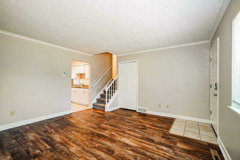 1,955/Mo, 5362 Bleaker Ave Columbus, OH 43232 Living Room View 2