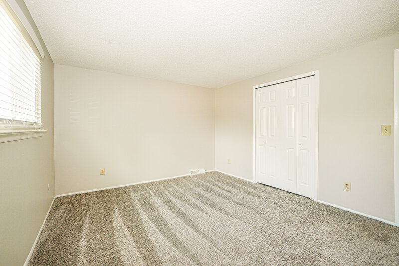 1,955/Mo, 5362 Bleaker Ave Columbus, OH 43232 Main Bedroom View