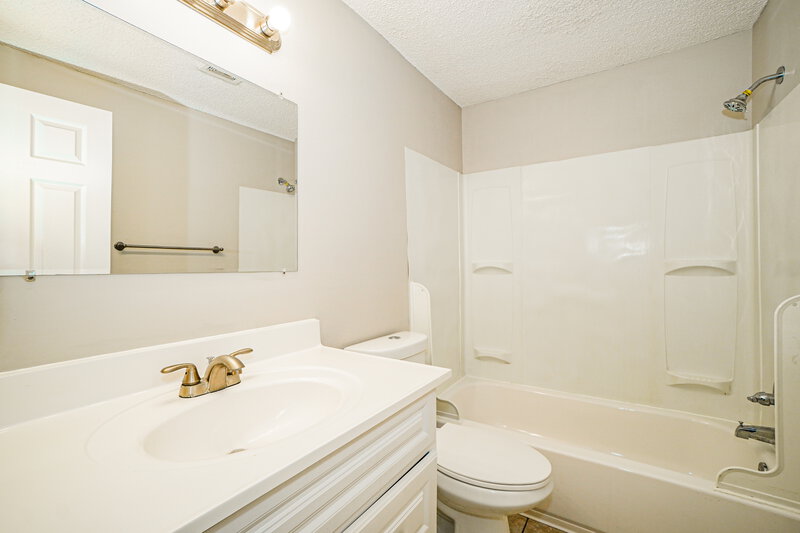 1,955/Mo, 5362 Bleaker Ave Columbus, OH 43232 Bathroom View