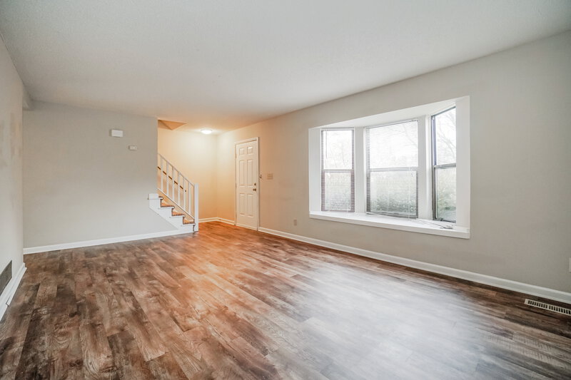 2,280/Mo, 2672 Lynnmore Dr Columbus, OH 43235 Living Room View 2