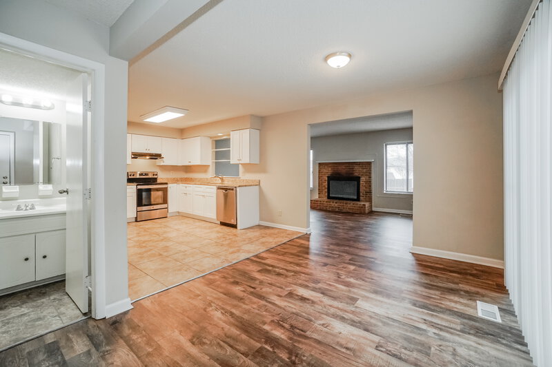 2,280/Mo, 2672 Lynnmore Dr Columbus, OH 43235 Dining Room View