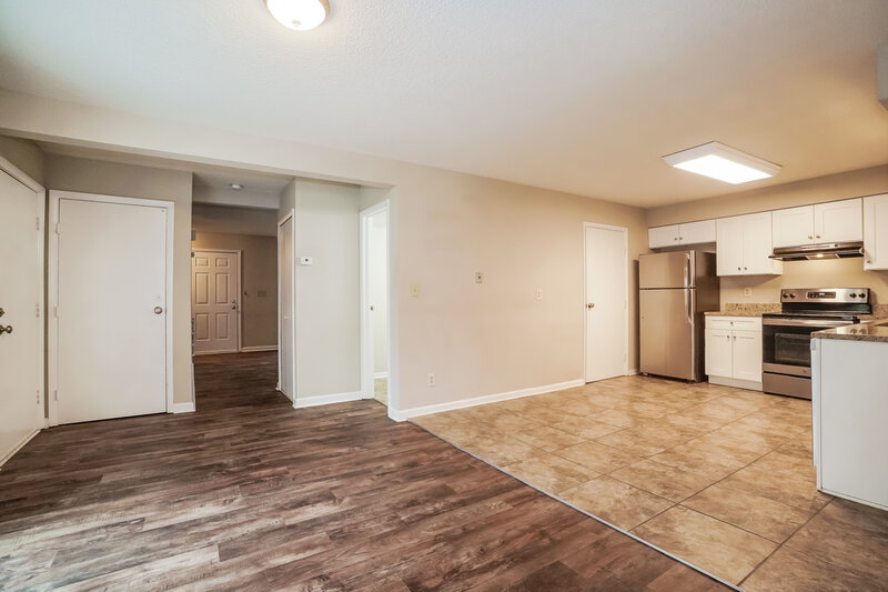 2,280/Mo, 2672 Lynnmore Dr Columbus, OH 43235 Family Room View 2