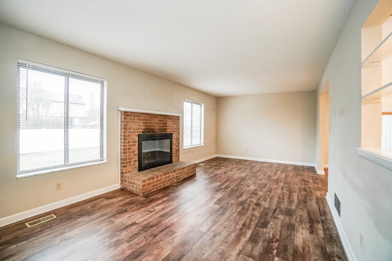 2,280/Mo, 2672 Lynnmore Dr Columbus, OH 43235 Family Room View 4