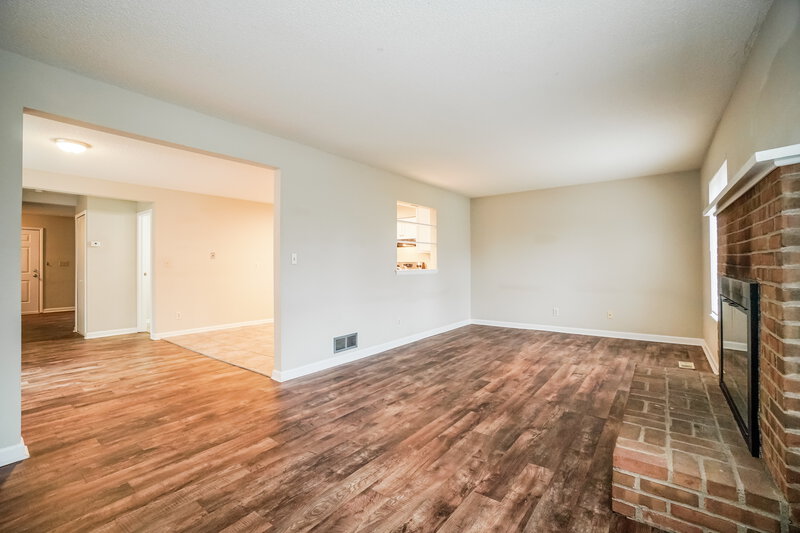 2,280/Mo, 2672 Lynnmore Dr Columbus, OH 43235 Family Room View 5