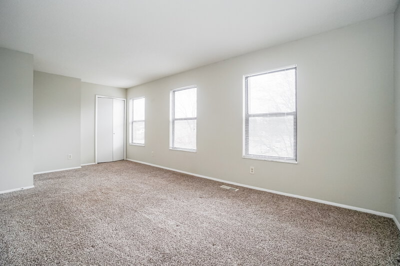 2,280/Mo, 2672 Lynnmore Dr Columbus, OH 43235 Master Bedroom View 2