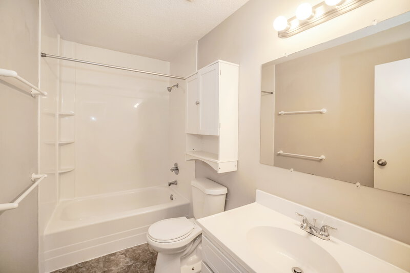 2,280/Mo, 2672 Lynnmore Dr Columbus, OH 43235 Master Bathroom View