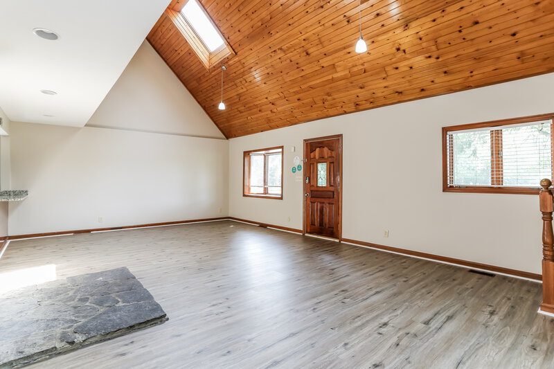 2,665/Mo, 4745 Summit Rd SW Pataskala, OH 43062 Living Room View 2