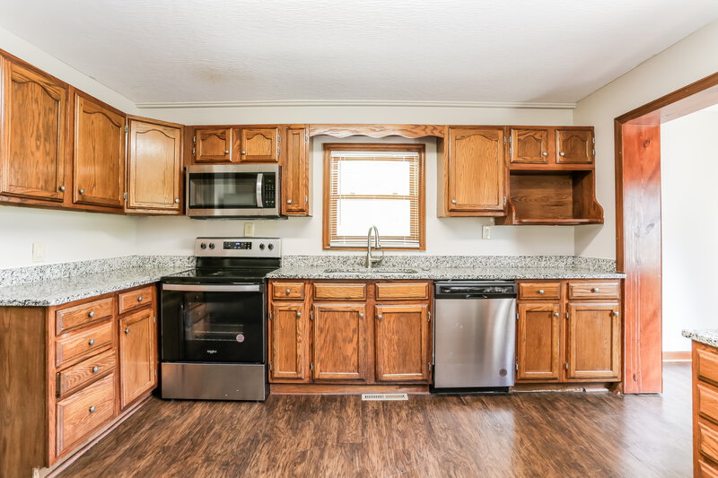 2,665/Mo, 4745 Summit Rd SW Pataskala, OH 43062 Kitchen View 2