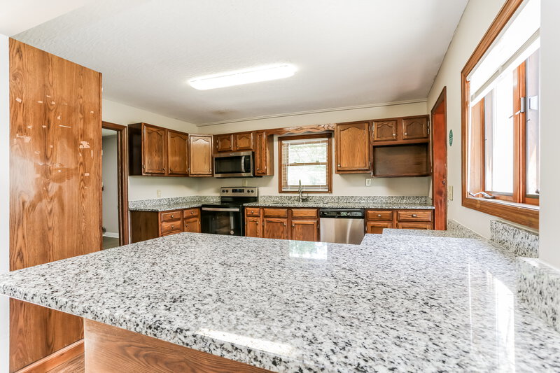 2,665/Mo, 4745 Summit Rd SW Pataskala, OH 43062 Kitchen View 3