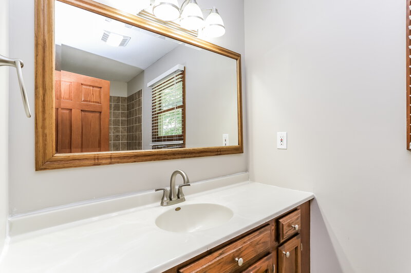 2,665/Mo, 4745 Summit Rd SW Pataskala, OH 43062 Bathroom View 2