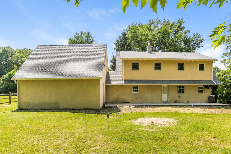 2,665/Mo, 4745 Summit Rd SW Pataskala, OH 43062 Rear View