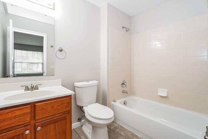 2,285/Mo, 4510 Switchback Trl Columbus, OH 43228 Main Bathroom View
