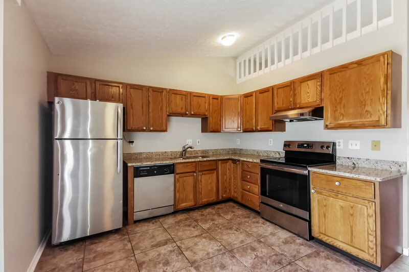 1,830/Mo, 3255 Bluhm Ct Columbus, OH 43223 Kitchen View 2
