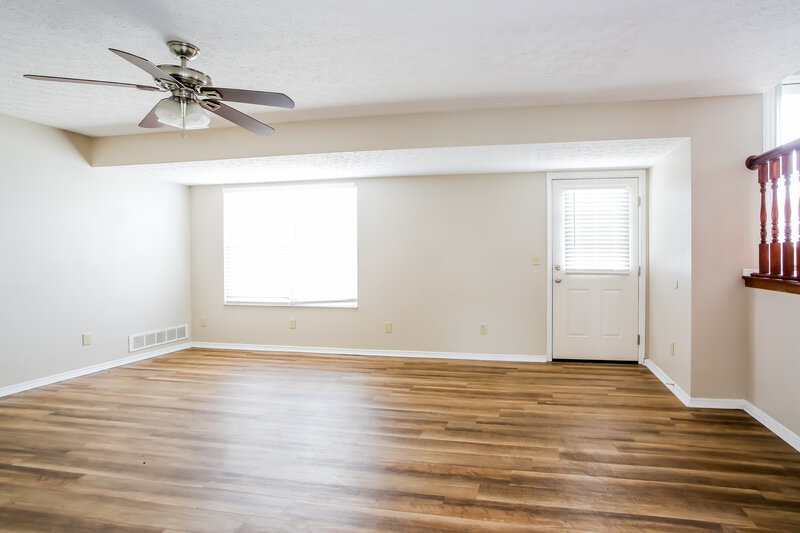 1,890/Mo, 1262 Treehaven Ln Columbus, OH 43204 Living Room View