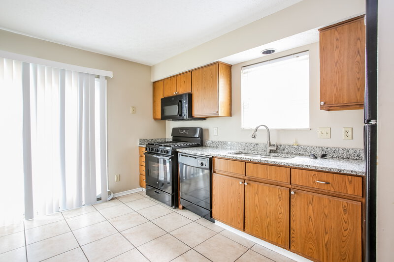 1,890/Mo, 1262 Treehaven Ln Columbus, OH 43204 Kitchen View