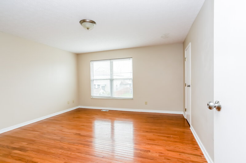 1,890/Mo, 1262 Treehaven Ln Columbus, OH 43204 Main Bedroom View