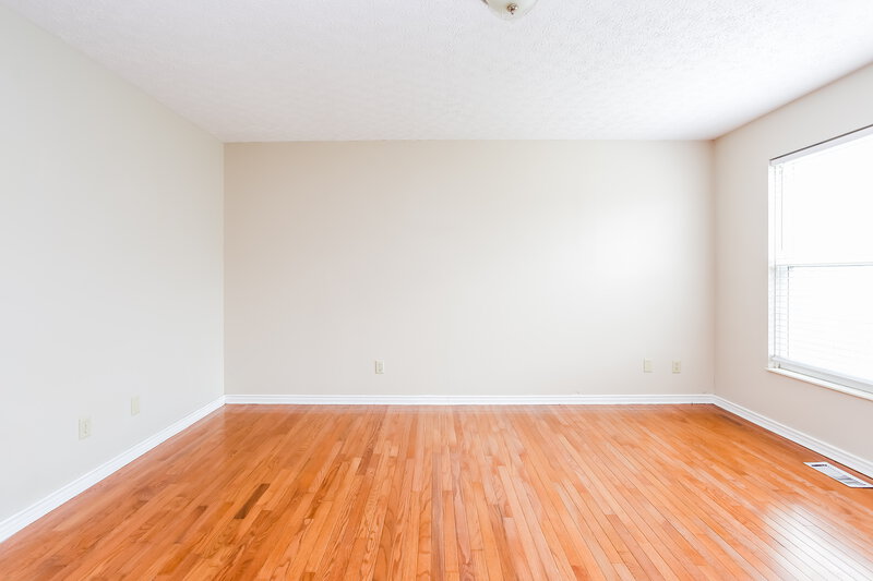 1,890/Mo, 1262 Treehaven Ln Columbus, OH 43204 Main Bedroom View 2