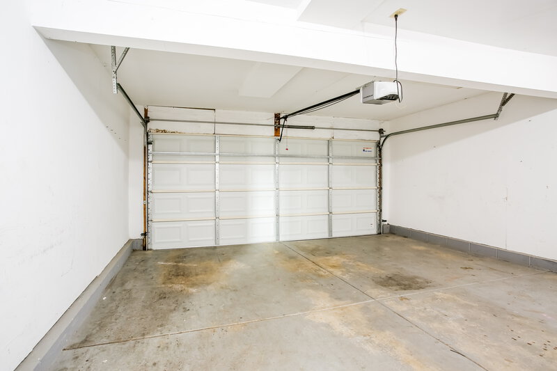 1,890/Mo, 1262 Treehaven Ln Columbus, OH 43204 Garage View