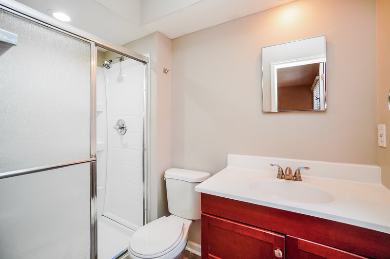 2,745/Mo, 7950 Sethwick Rd Dublin, OH 43016 Main Bathroom View