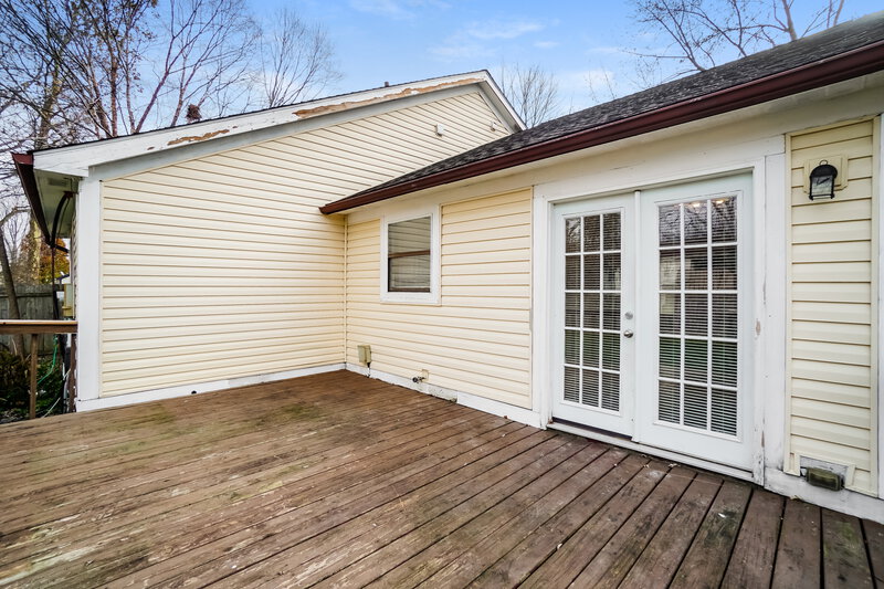 1,870/Mo, 1086 Pacific Ct Columbus, OH 43085 Deck View