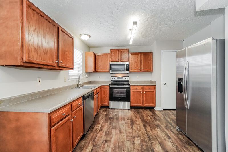 2,050/Mo, 8060 Crete Ln Columbus, OH 43004 Kitchen View 2