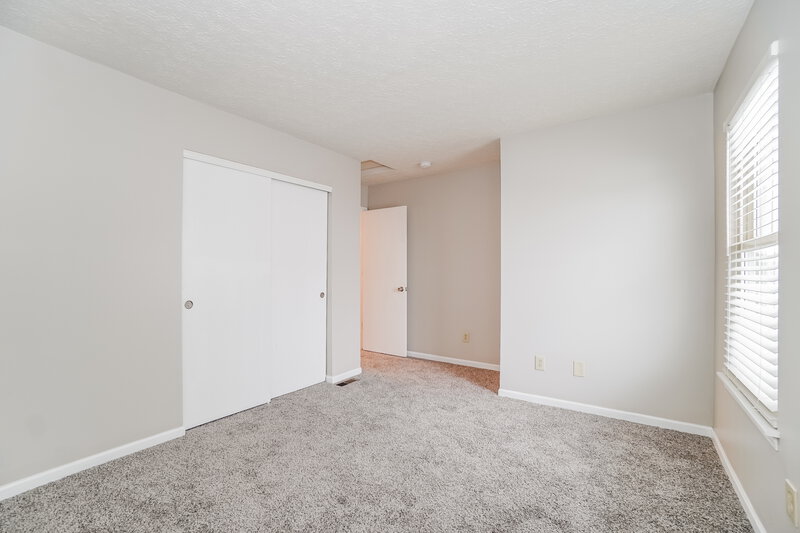 2,050/Mo, 8060 Crete Ln Columbus, OH 43004 Main Bedroom View