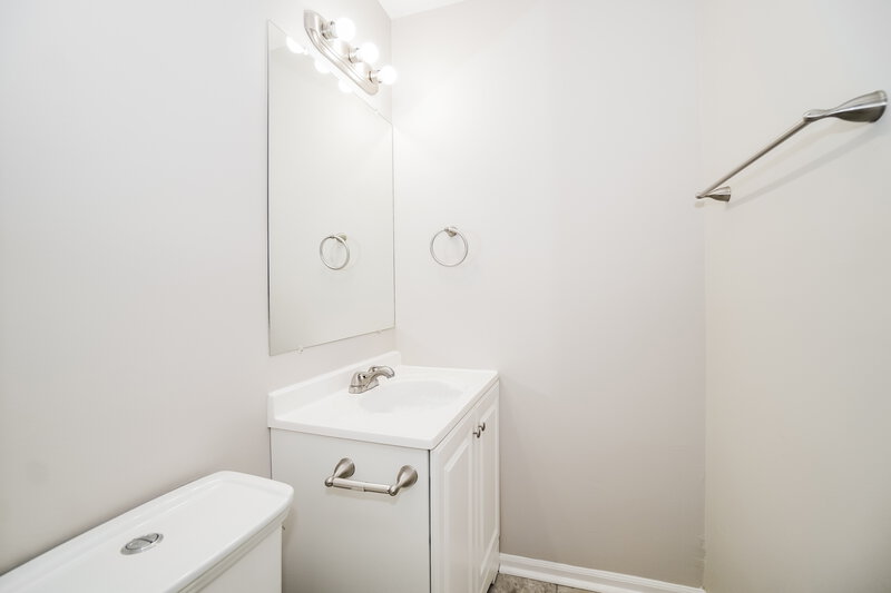 1,695/Mo, 1664 Calgary Dr Columbus, OH 43229 Bathroom View