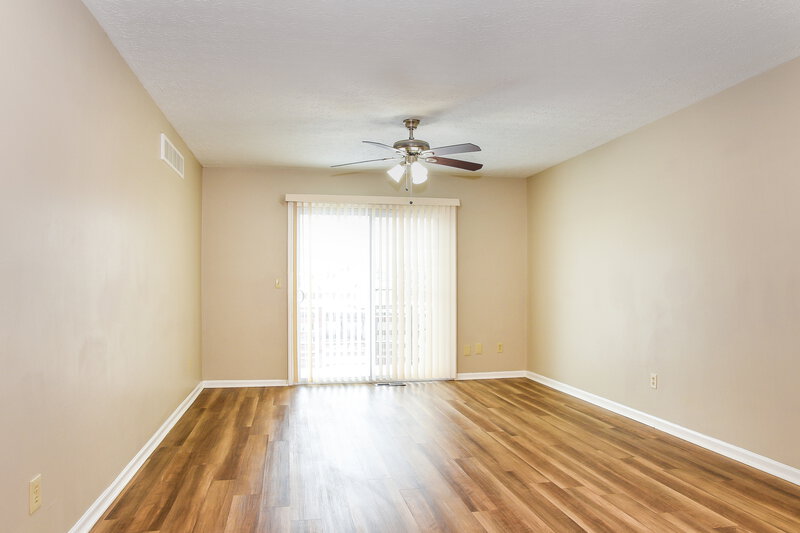 2,120/Mo, 3468 Whisper Creek Dr Columbus, OH 43231 Living Room View 2