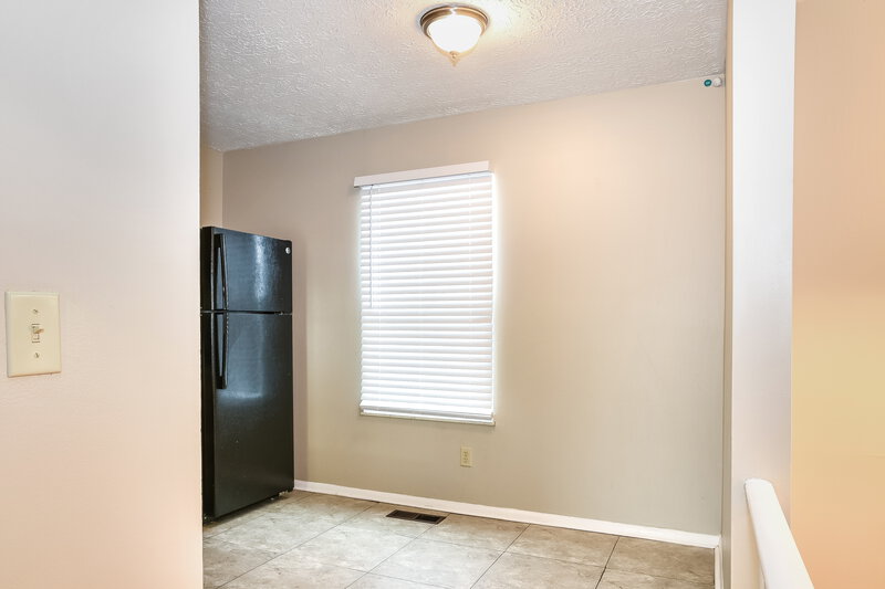 2,120/Mo, 3468 Whisper Creek Dr Columbus, OH 43231 Kitchen View 2