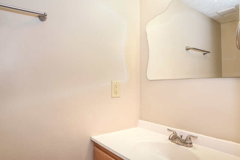 2,120/Mo, 3468 Whisper Creek Dr Columbus, OH 43231 Bathroom View