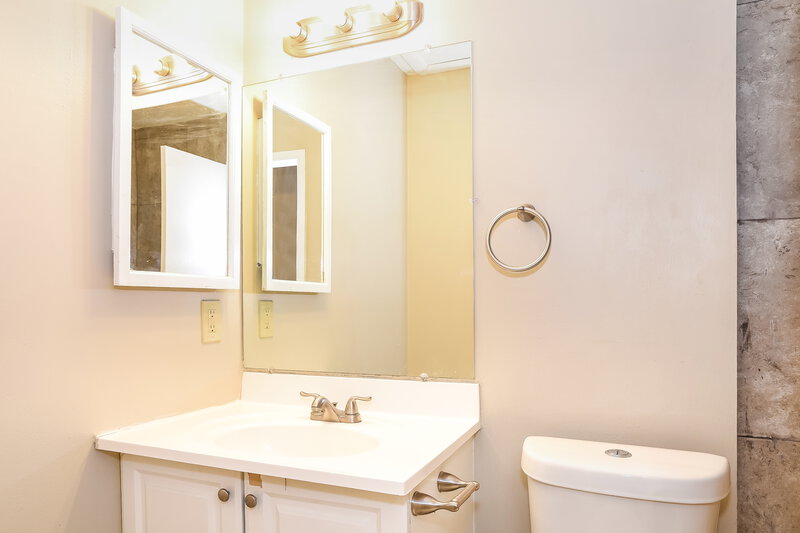 2,120/Mo, 3468 Whisper Creek Dr Columbus, OH 43231 Bathroom View 2