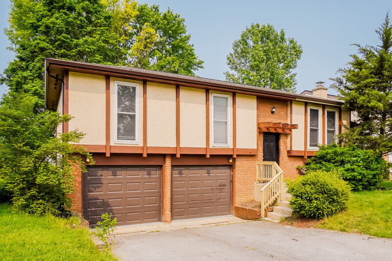 2,350/Mo, 713 Hubbard Rd Galloway, OH 43119 Front View
