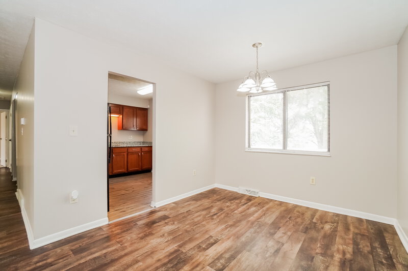 2,350/Mo, 713 Hubbard Rd Galloway, OH 43119 Dining Room View