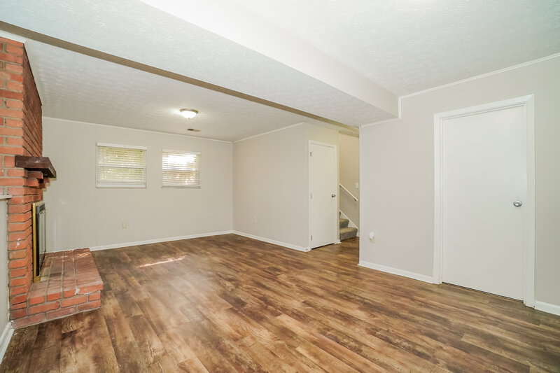 2,350/Mo, 713 Hubbard Rd Galloway, OH 43119 Family Room View 2