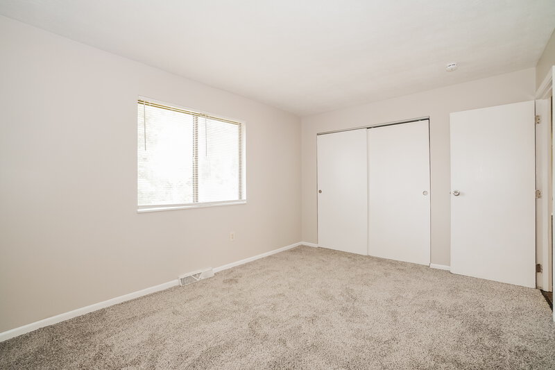 2,350/Mo, 713 Hubbard Rd Galloway, OH 43119 Main Bedroom View