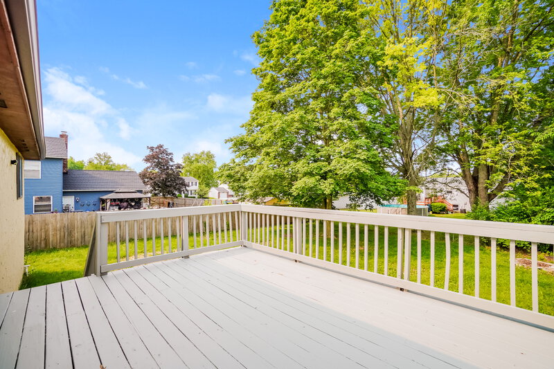 2,350/Mo, 713 Hubbard Rd Galloway, OH 43119 Deck View
