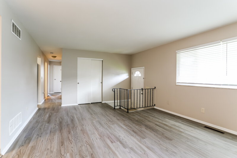 2,195/Mo, 2672 Dennis Ln Grove City, OH 43123 Living Room View