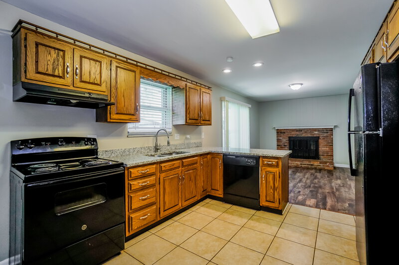 1,920/Mo, 3120 Angela Dr Grove City, OH 43123 Kitchen View 2