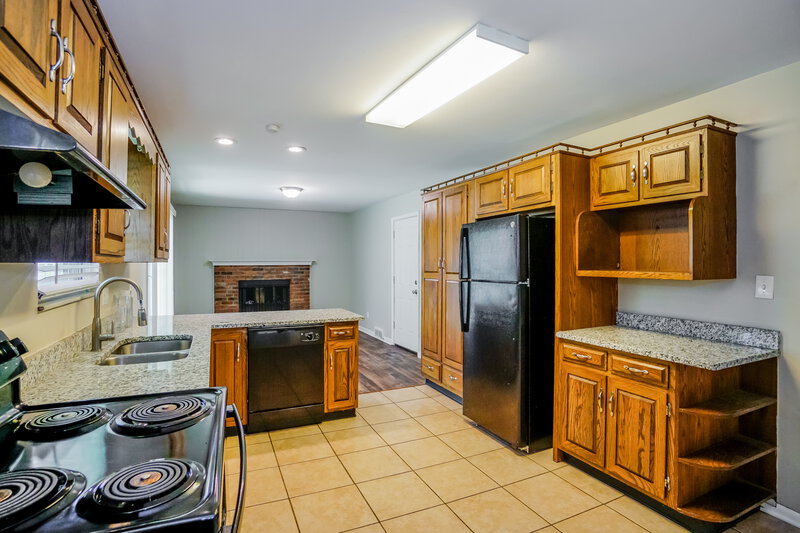 1,920/Mo, 3120 Angela Dr Grove City, OH 43123 Kitchen View 3