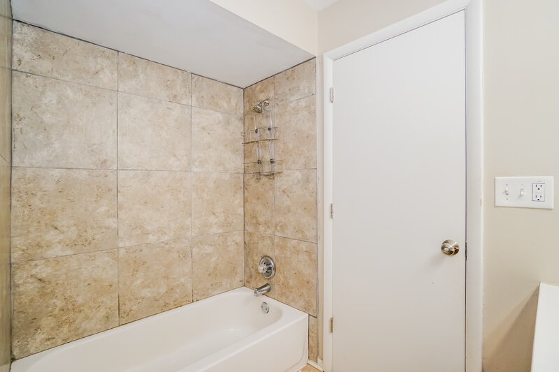 1,920/Mo, 3120 Angela Dr Grove City, OH 43123 Bathroom View