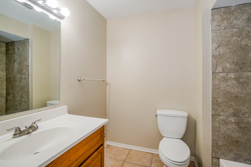 1,920/Mo, 3120 Angela Dr Grove City, OH 43123 Bathroom View 2