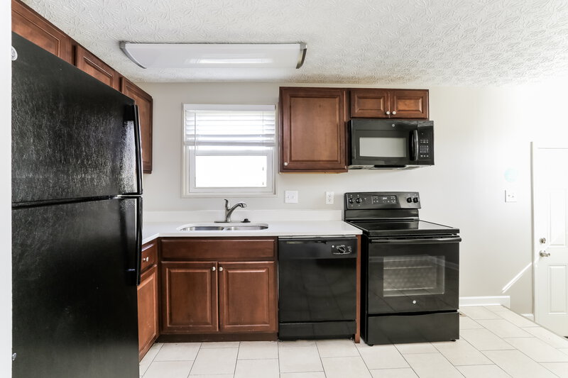 1,650/Mo, 1656 Regents Hill Dr Columbus, OH 43223 Kitchen View 2
