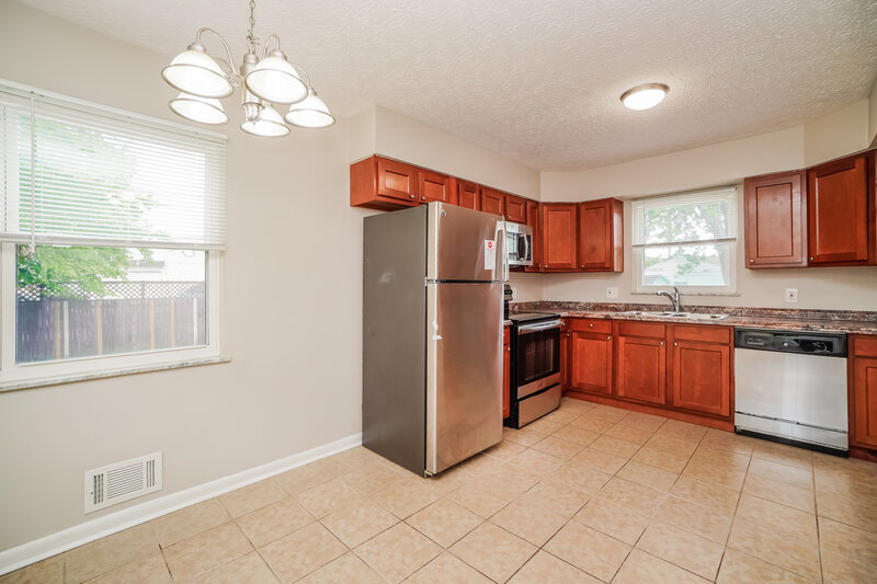 1,650/Mo, 3639 Heywood Dr Hilliard, OH 43026 Kitchen View 2