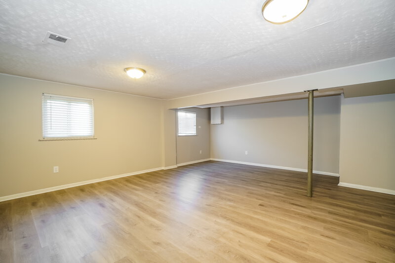 2,570/Mo, 3208 Sundale Rd Columbus, OH 43232 Family Room View