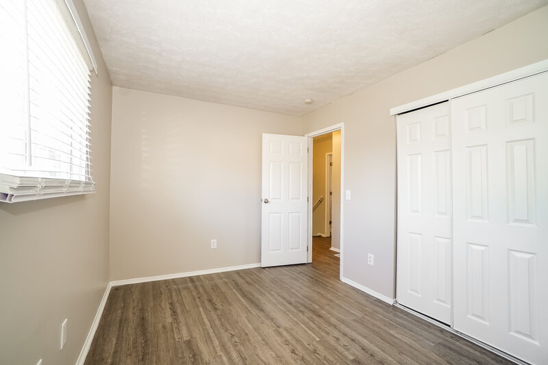 2,570/Mo, 3208 Sundale Rd Columbus, OH 43232 Main Bedroom View