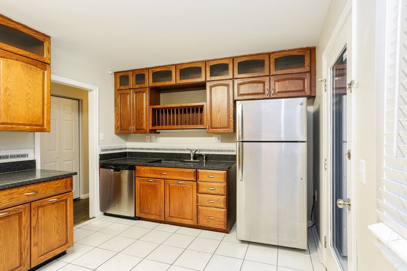 1,655/Mo, 1788 Brinwood Ct Columbus, OH 43232 Kitchen View 2