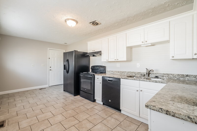 1,730/Mo, 517 Daventry Ln Gahanna, OH 43230 Kitchen View