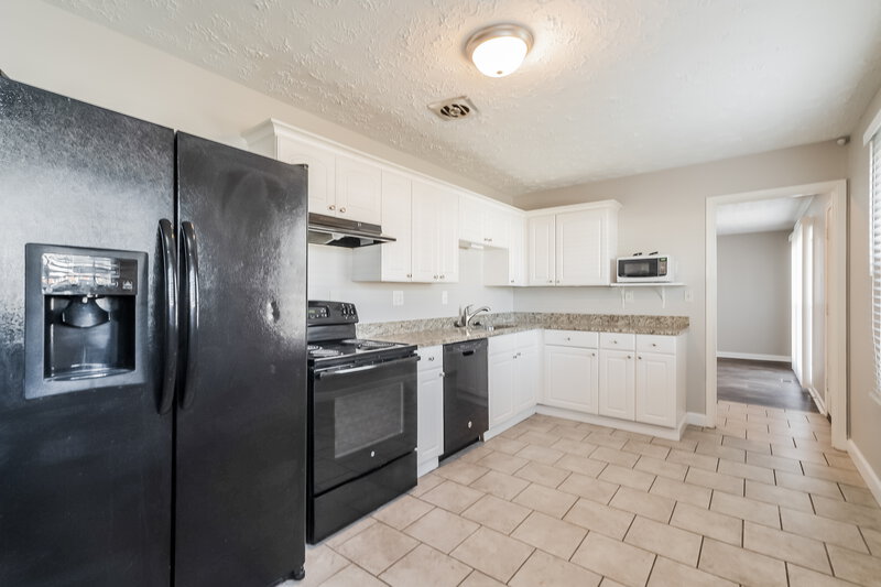 1,730/Mo, 517 Daventry Ln Gahanna, OH 43230 Kitchen View 2