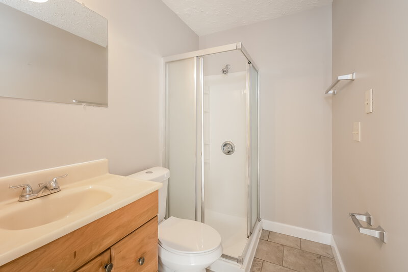 1,730/Mo, 517 Daventry Ln Gahanna, OH 43230 Main Bathroom View